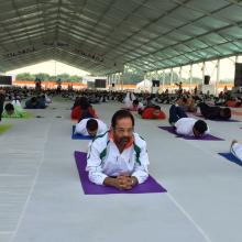 performed Yoga with Jharkhand CM Shri Raghubar  Das & a large number of people from all walks of life on the occasion of International Yoga Day at Prabhat Tara Maidan, Dhurwa in Ranchi.