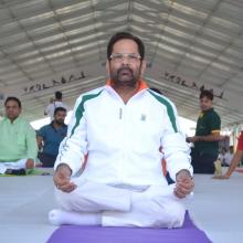 performed Yoga with Jharkhand CM Shri Raghubar  Das & a large number of people from all walks of life on the occasion of International Yoga Day at Prabhat Tara Maidan, Dhurwa in Ranchi.