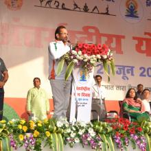 performed Yoga with Jharkhand CM Shri Raghubar  Das & a large number of people from all walks of life on the occasion of International Yoga Day at Prabhat Tara Maidan, Dhurwa in Ranchi.