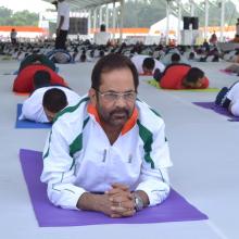 performed Yoga with Jharkhand CM Shri Raghubar  Das & a large number of people from all walks of life on the occasion of International Yoga Day at Prabhat Tara Maidan, Dhurwa in Ranchi.