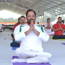 performed Yoga with Jharkhand CM Shri Raghubar  Das & a large number of people from all walks of life on the occasion of International Yoga Day at Prabhat Tara Maidan, Dhurwa in Ranchi.